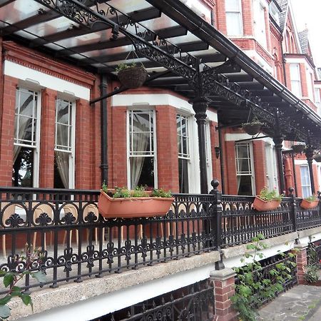 Glen Usk Hotel Лландриндод-Уэлс Экстерьер фото